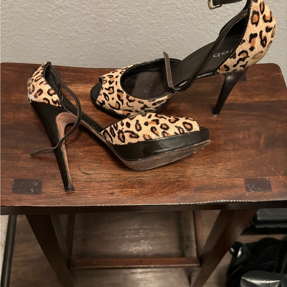 Bebe cheetah Print Heels - Picture 2 of 3